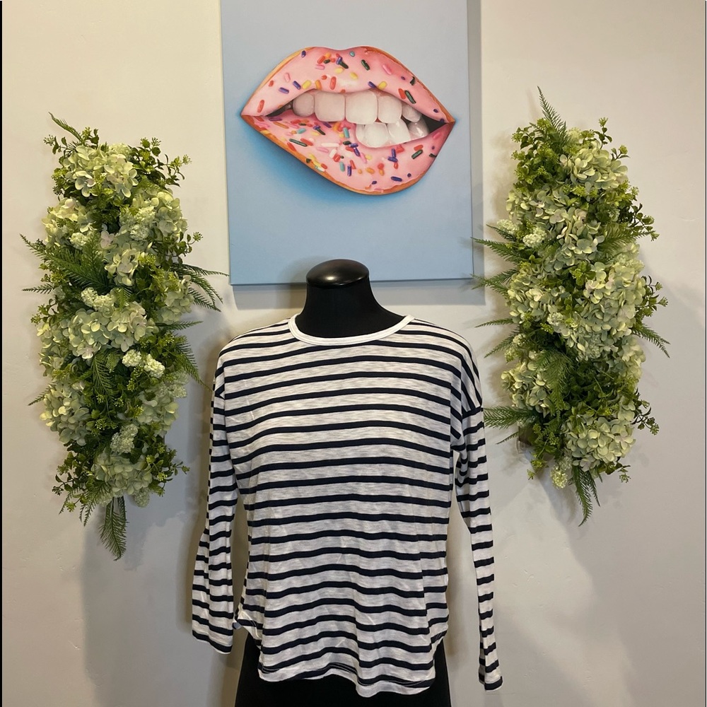 Splendid blue and white long sleeve comfortable shirt